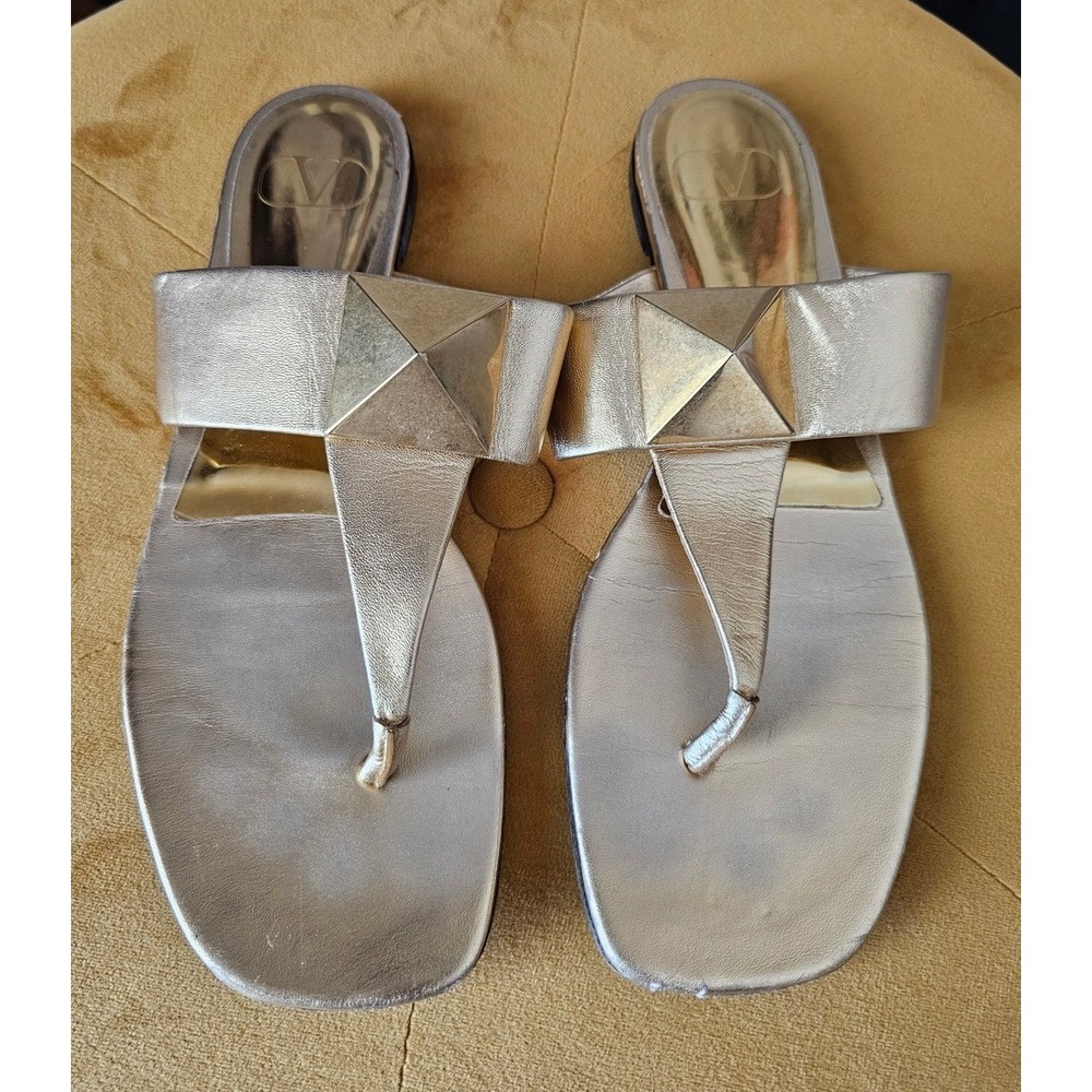 Valentino One Stud Thong Nappa Flat Sandals Metallic Gold Leather Size 39.5 TP01